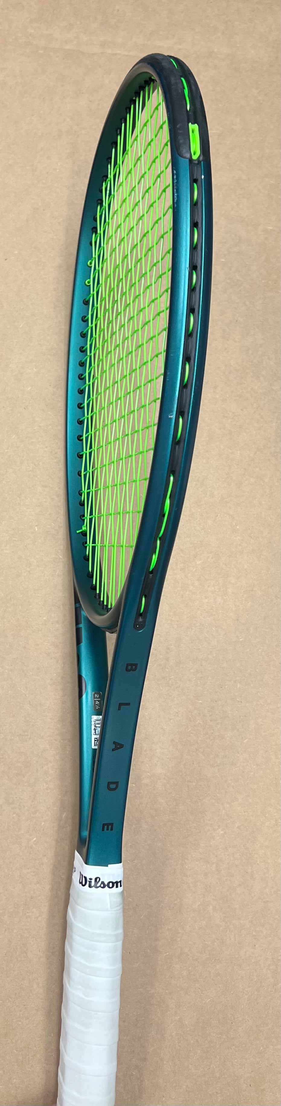 Used - Wilson Blade 98 18x20 v9 (4 1/4