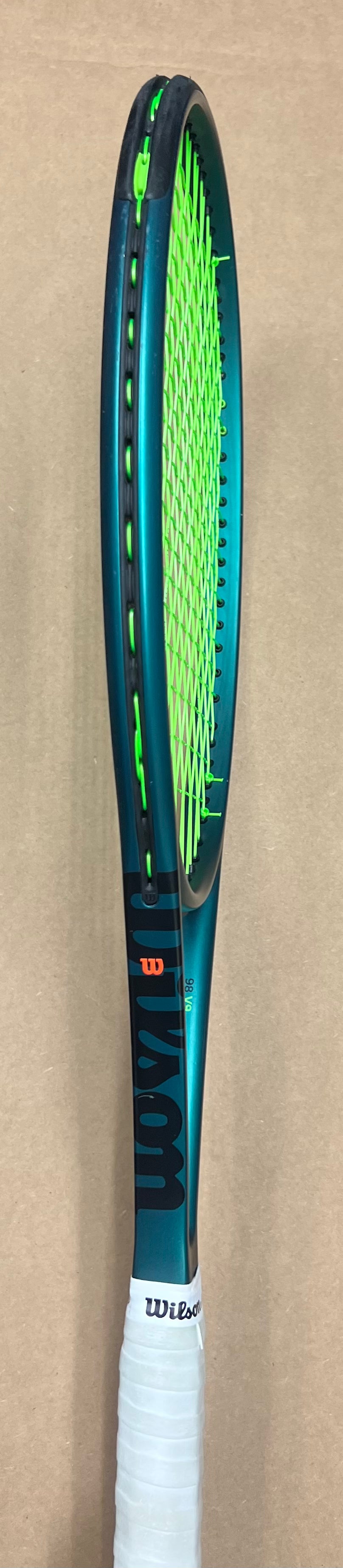 Used - Wilson Blade 98 18x20 v9 (4 1/4